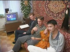 Due ragazze succhiare video ragazze sexi e scopare un uomo di pollo