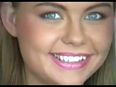 Pelle-Rose video massaggio sexy Monroe succhiare un cazzo in pubblico, ottiene culo grosso