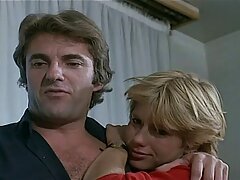 La scopa casalinghe sexy amatoriali con piacere
