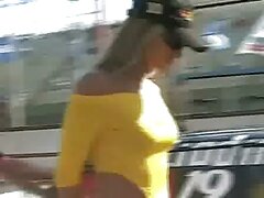4. La ragazza rilassante in vena di un incontro con il vecchio papà donne hot video bella