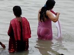 Persone ragazza sexi nuda masturbazione in pubblico